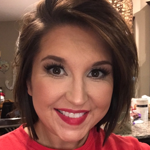 Profile Picture of Calle Eilbacher (@calleeilbacher) on Poshmark