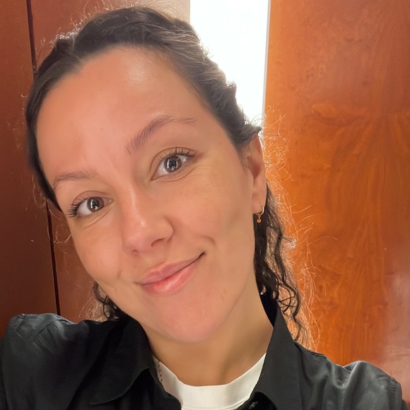 Alexandra Daigre - Poshmark Profile Picture of Alexandra Daigre (@alexandradaigre) on Poshmark