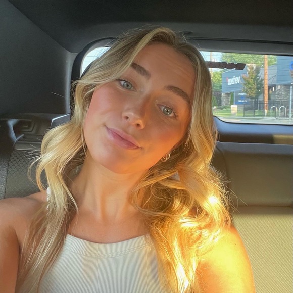 Profile Picture of Dani Teifer (@daniteif) on Poshmark