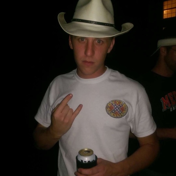 Profile Picture of Drew Irvin (@iveyiveington) on Poshmark