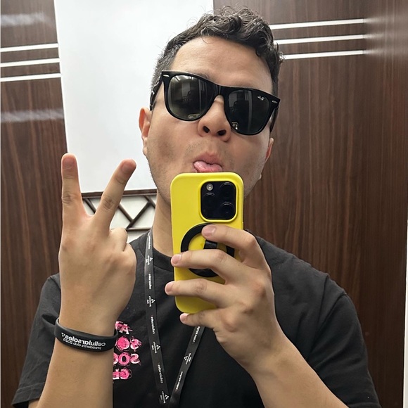 Profile Picture of Tony Guzman (@tonyoguzman) on Poshmark