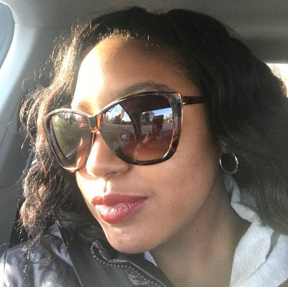 Profile Picture of Ashleigh Rice (@msmoniea) on Poshmark