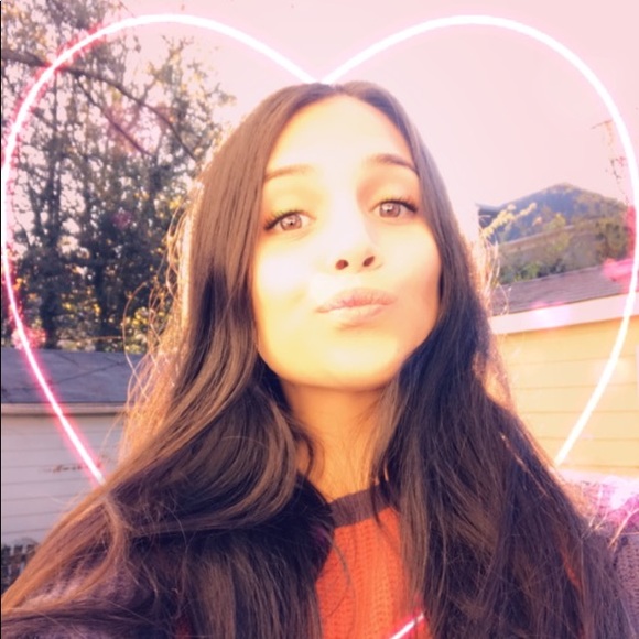 Profile Picture of Anna Danowski (@dyinginparadise) on Poshmark