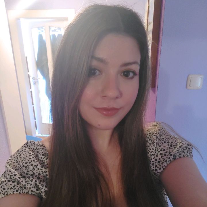 Profile Picture of jenn howells (@jennhowells) on Tiktok