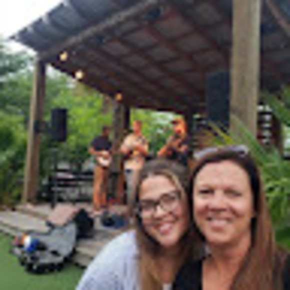 Profile Picture of Josie Vawter (@josie_vawter) on Poshmark