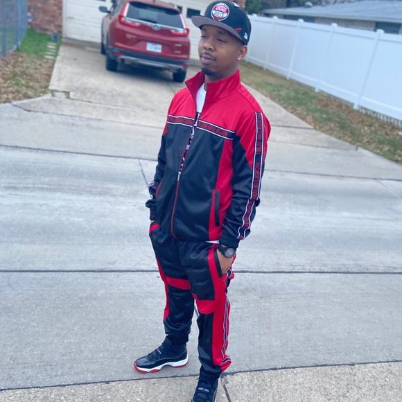 Profile Picture of Darrin Dillon (@darrind) on Poshmark