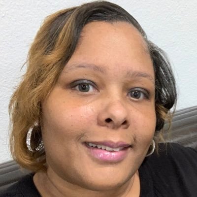 Profile Picture of Paula Moore (@Paulette_36) on Twitter