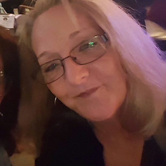 Profile Picture of Debbie Caruso (@debrac38) on Poshmark