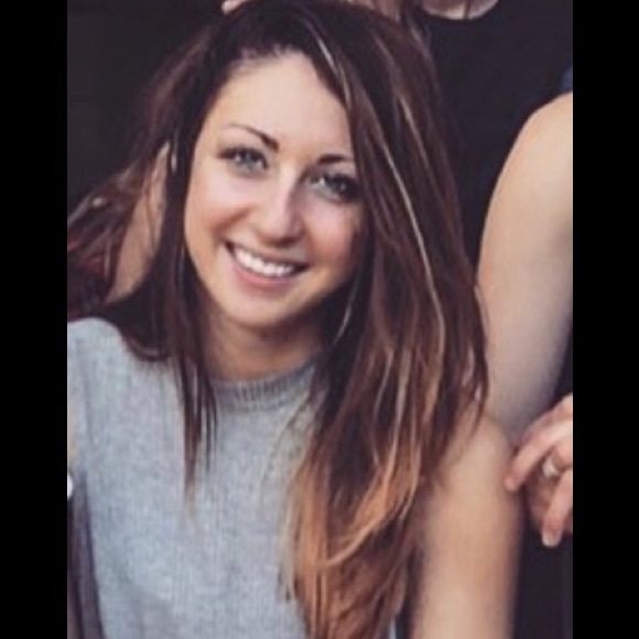 Profile Picture of Isabelle Terranova (@isabelletnova) on Poshmark