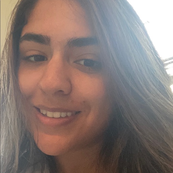 Profile Picture of Christina Saiz (@christinasaiz) on Poshmark