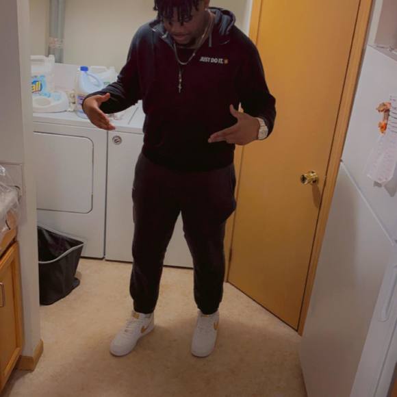 Profile Picture of Charlie Harris (@charlieharri204) on Poshmark