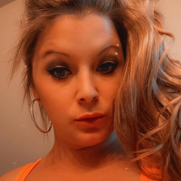 Profile Picture of Laci Hochstrasser (@lhochstrasser) on Poshmark