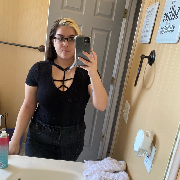 Profile Picture of Paige Schweitzer (@orchesisss) on Poshmark