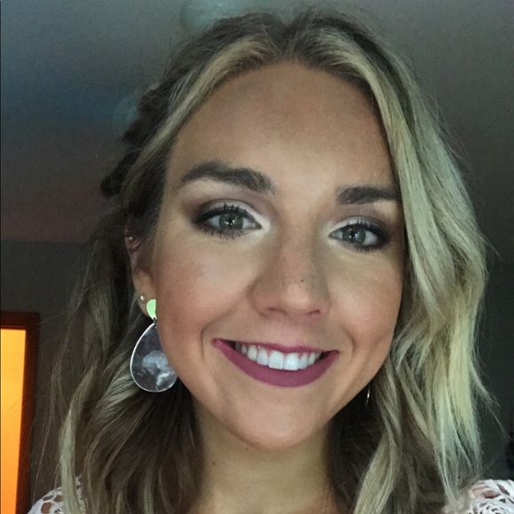 Profile Picture of Colleen Luibrand (@colleenl15) on Poshmark