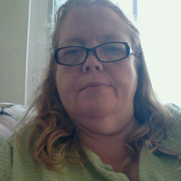 Profile Picture of Sharon Colandria (@pandabearpetitt) on Poshmark