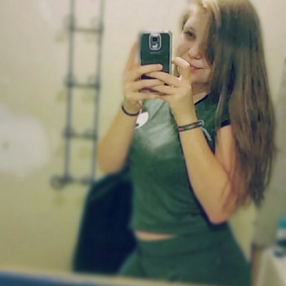 Profile Picture of Ariel Bishop (@queenof18) on Poshmark