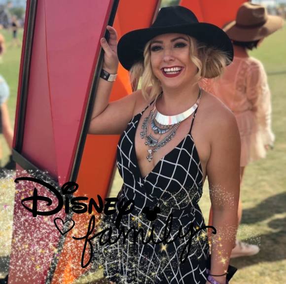 Profile Picture of Madison Taylere diskant (@maddietaylere) on Poshmark