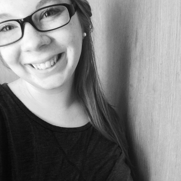 Profile Picture of Danielle Perry (@djperry2019) on Poshmark