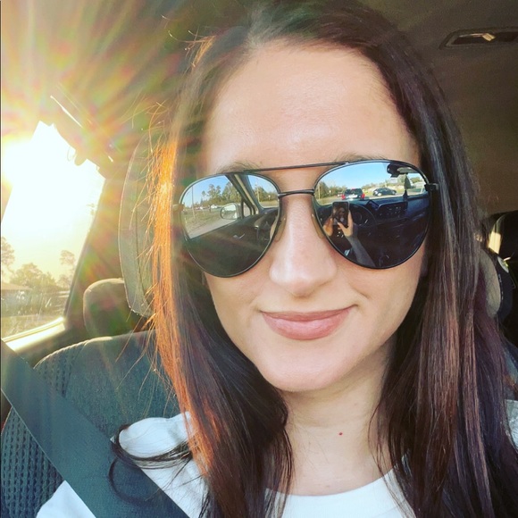 Profile Picture of Melanie Picerno (@melaniepicerno) on Poshmark