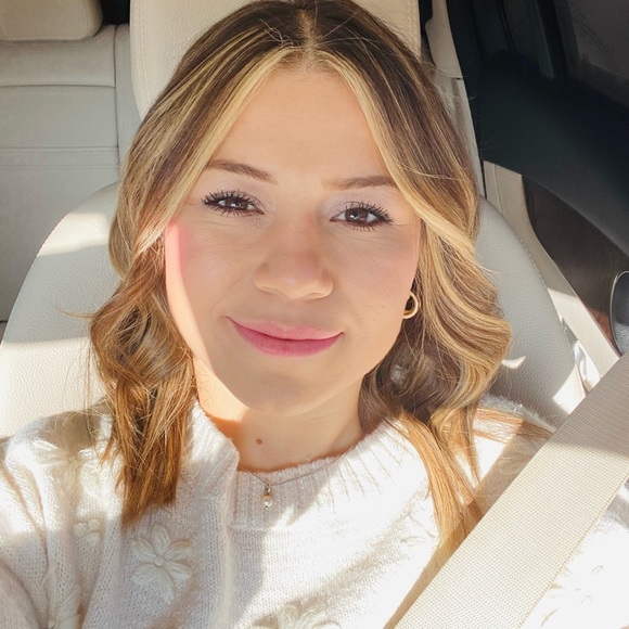 Profile Picture of Carla Garza (@st_bernal) on Poshmark