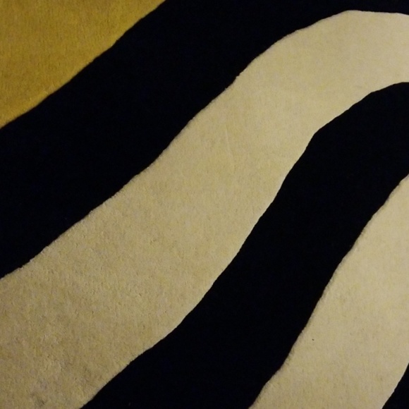 Profile Picture of Roberta Vallellanes (@thestylecenter) on Poshmark