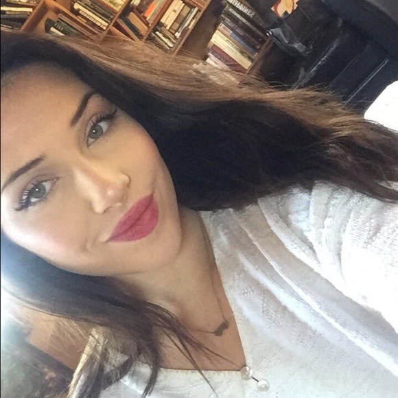Profile Picture of Cassidy Daniels (@cassroseee) on Poshmark