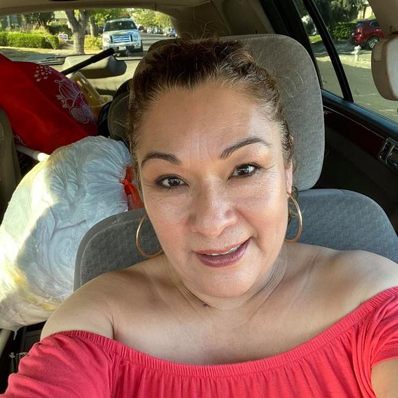 Profile Picture of Luz Haro (@luzharoahm) on Poshmark