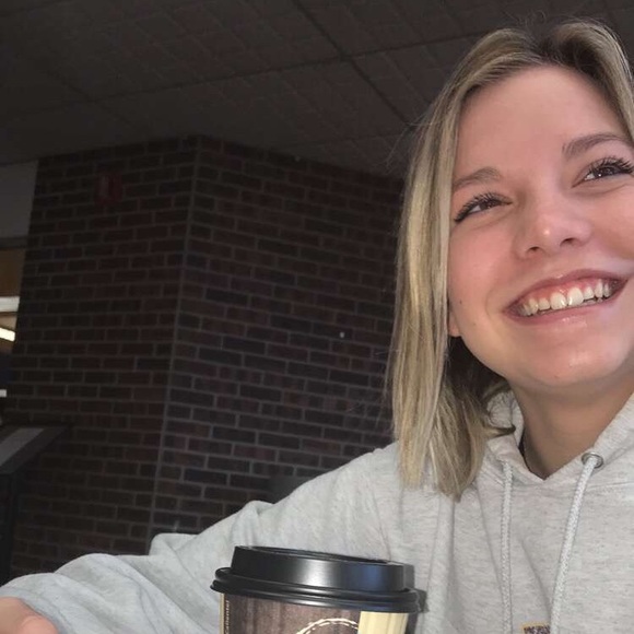 Profile Picture of Mady Dohlman (@mady_dohlman) on Poshmark