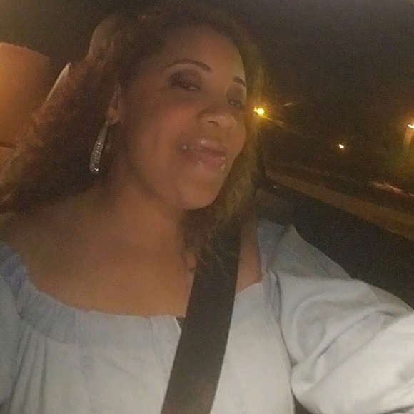 Profile Picture of Teisha Buckles (@tbuckles10) on Poshmark