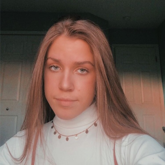 Profile Picture of Nora Rudakas (@nrudakas) on Poshmark