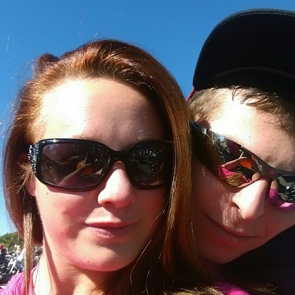 Profile Picture of Dee Derock (@deenaderock) on Poshmark