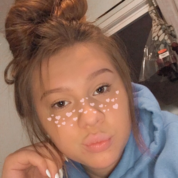 Profile Picture of Natalee Herbst (@natalee_herbst) on Poshmark
