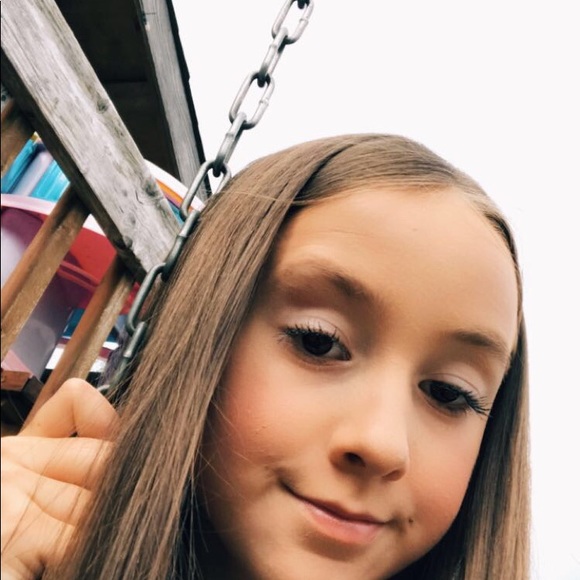 Profile Picture of Lily Peters (@lpeters141) on Poshmark