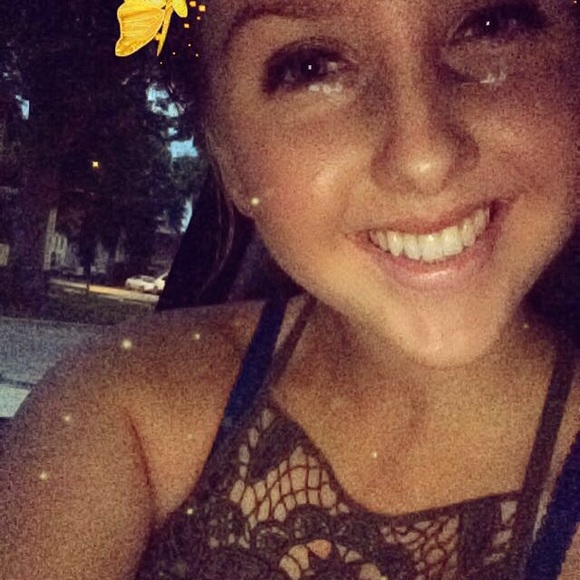 Profile Picture of Emily Choinski (@emilycsusan) on Poshmark