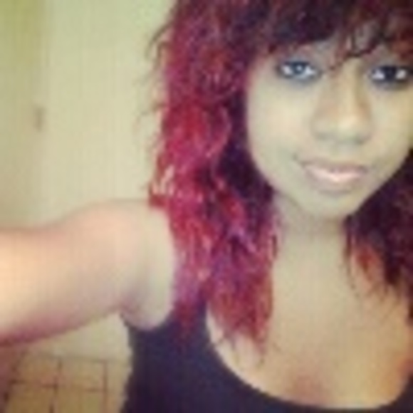 Profile Picture of Fariel Abrego (@songleigh) on Poshmark