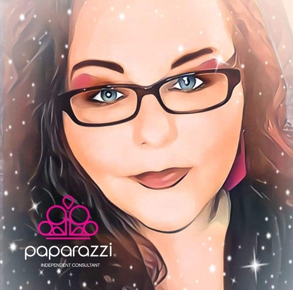 Profile Picture of Amber Getscher (@shinez2021) on Poshmark