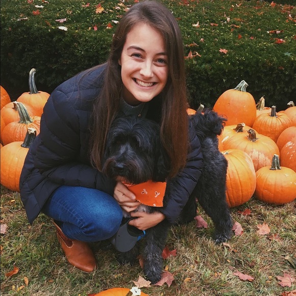 Profile Picture of Izzy Blaber (@iblaber) on Poshmark