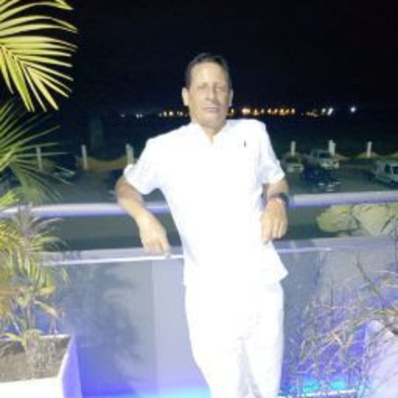 Profile Picture of Leismer Arner (@leismerarner) on Poshmark