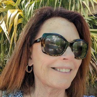 Profile Picture of Marilou Pych (@mariloueshea) on Instagram