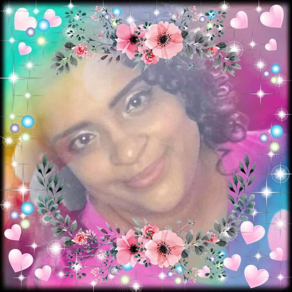 Profile Picture of Daniela Salcedo (@danielasalcedo) on Poshmark