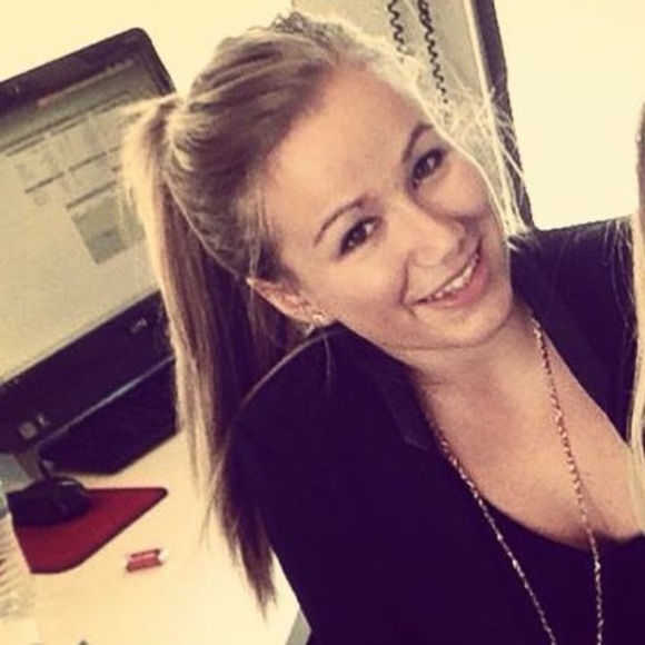 Profile Picture of Christy Conway (@christy_conway) on Poshmark