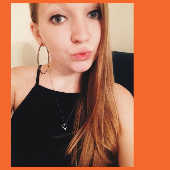 Profile Picture of Erika Tweedy (@erikat97) on Poshmark