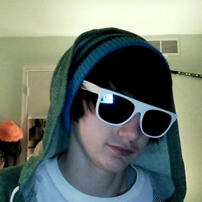 Profile Picture of Kyle Frasier (@Purple_Fakie) on Twitter