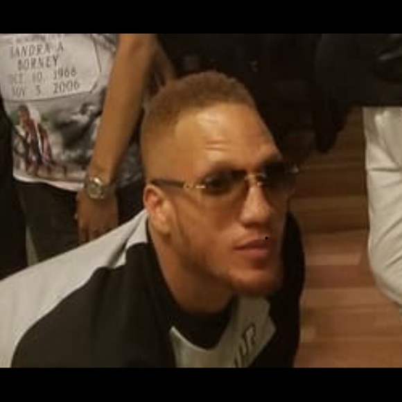 Demond Smith - Poshmark Profile Picture of Demond Smith (@dred1400) on Poshmark