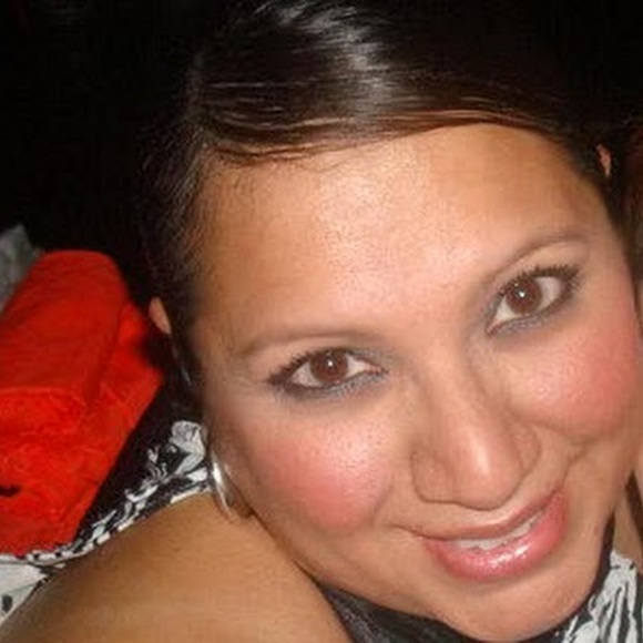 Profile Picture of Veronica Fresnillo (@vikafresnillo) on Poshmark