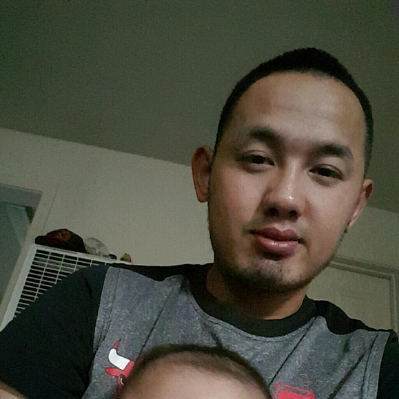 Profile Picture of Kua Lee (@kualee03) on Poshmark