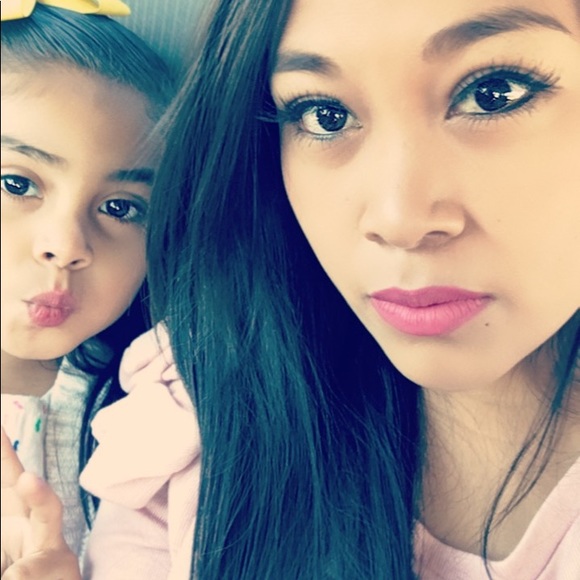 Profile Picture of Yecenia Penaloza (@yesiyesi24) on Poshmark