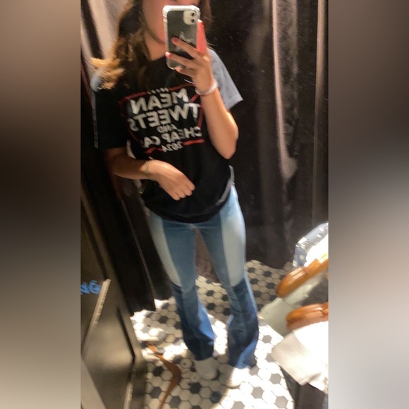 Profile Picture of Nyome Athorne (@nyomelea) on Poshmark