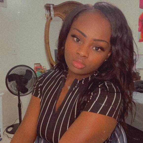 Profile Picture of Alexandria Conkleton (@alexandria208) on Poshmark