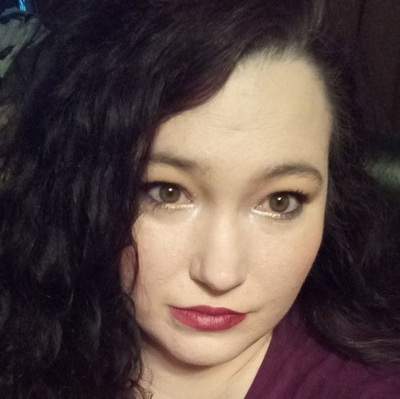 Profile Picture of Nikki Singleton (@nikki_singleton) on Poshmark